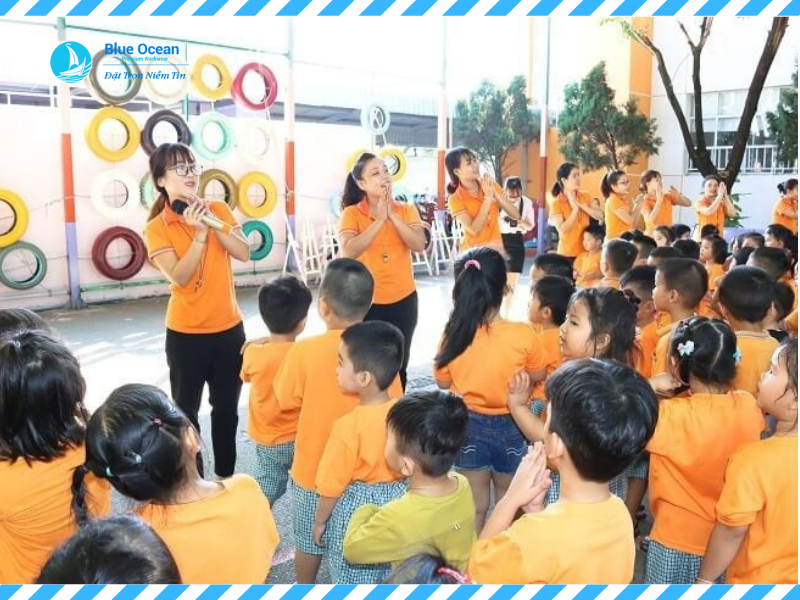 Những mẫu đồng phục giáo viên mầm non