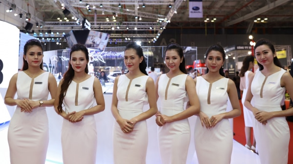 Đồng phục PG trắng tinh khôi thanh lịch