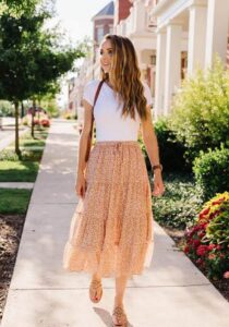 Cách phối đồ với chân váy hoa xòe - Kiểu áo nào thích hợp nhất?