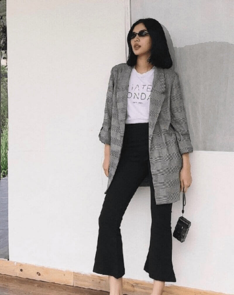 Phối quần ống loe với áo blazer
