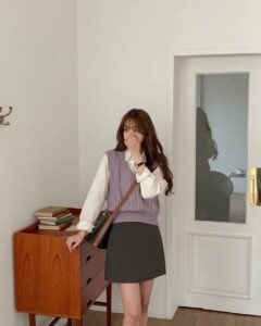 Mặc chân váy ngắn cùng áo nỉ tay dài